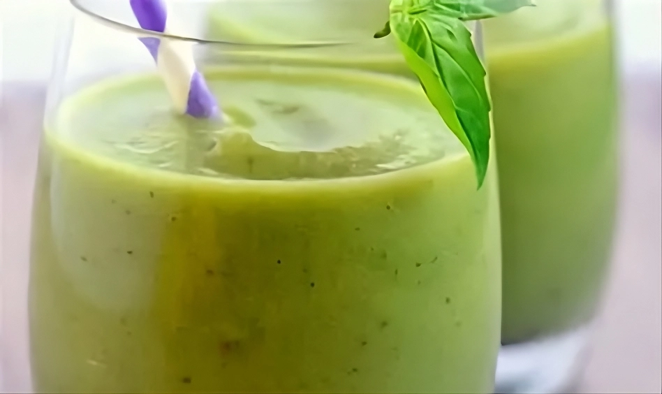 Natural colon cleanse smoothie made with kiwi, pear, oats, chia seeds, and water